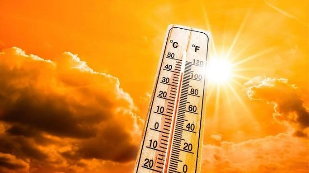 طقس استثنائي.. درجات الحرارة تلامس 30 مئوية في فبراير وتحذيرات من تغيير الملابس